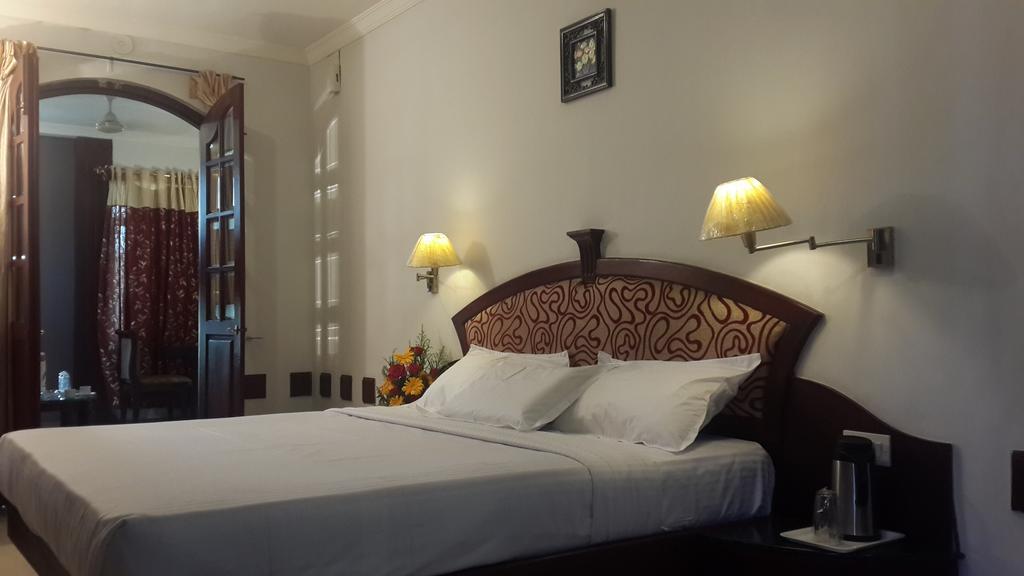 Hotel Planet Mount Chennai Exterior photo