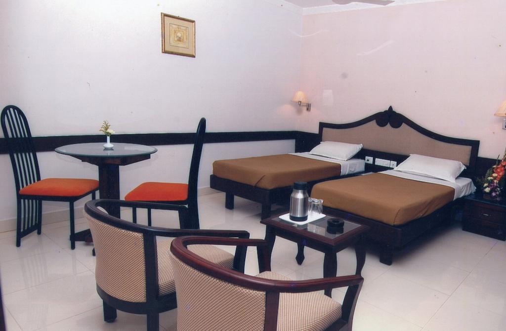 Hotel Planet Mount Chennai Room photo