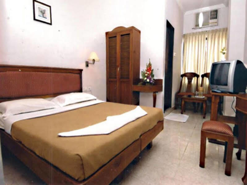 Hotel Planet Mount Chennai Exterior photo